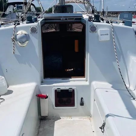 1 - En Voilier, Croiseur Habitable - Bateau Botel Mesnil-Saint-Pere